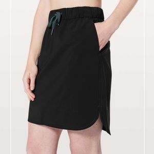 *NWOT* LULULEMON ON THE FLY SKIRT